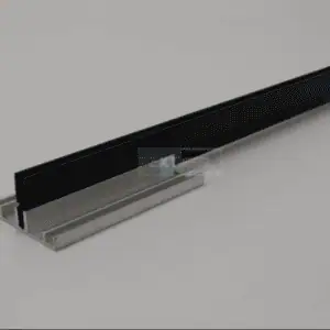 Isolator kunststof 28.2 mm hoog tbv koudebrug dubbelglas in onderprofiel