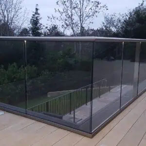 Gelaagd grijs getint glas