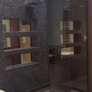 Alternative view of Douchedeur van gehard veiligheidsglas op maat inclusief bewerkingen - installatie glas