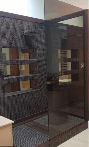 Alternative view of Douchedeur glas gehard veiligheidsglas op maat met glasbewerking