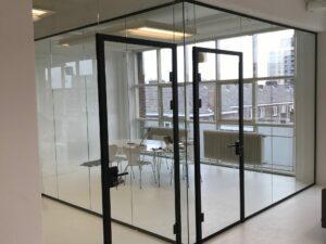 GLAZEN WAND KANTOOR