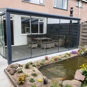 Alternative view of Grijs getinte glazen schuifwand – Complete glasschuifwand