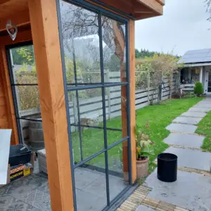 GLAZEN WAND OVERKAPPING